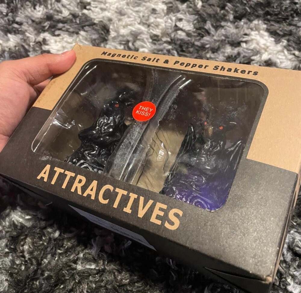 Attractives Baphomet Magnetic Salt & Pepper Shaker Set - Picture 4 of 4